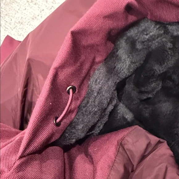 North Face Hooded Warm Jacket - Picture 10 of 10